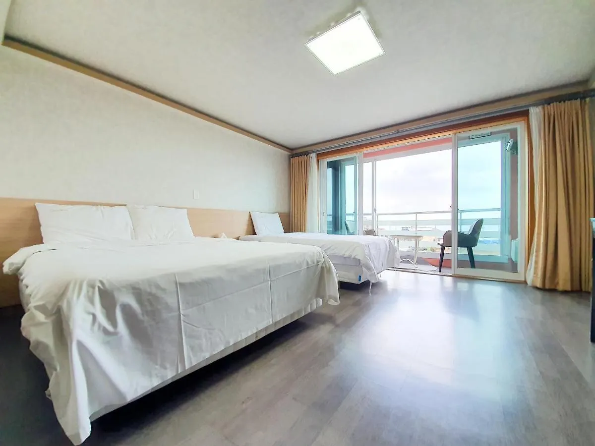 Jeju Ocean Family Hotel 2*,